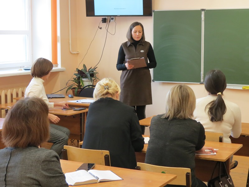 Учителя гимназии поделились опытом с коллегами из Кизнерского района.