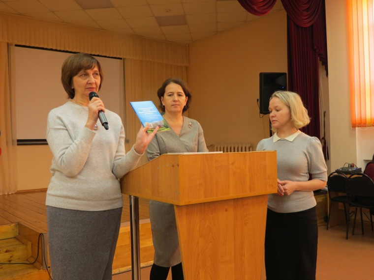 Учителя гимназии поделились опытом с коллегами из Кизнерского района.